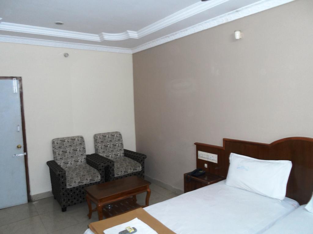 Hotel Sunilkrishna Tirupati Pokoj fotografie