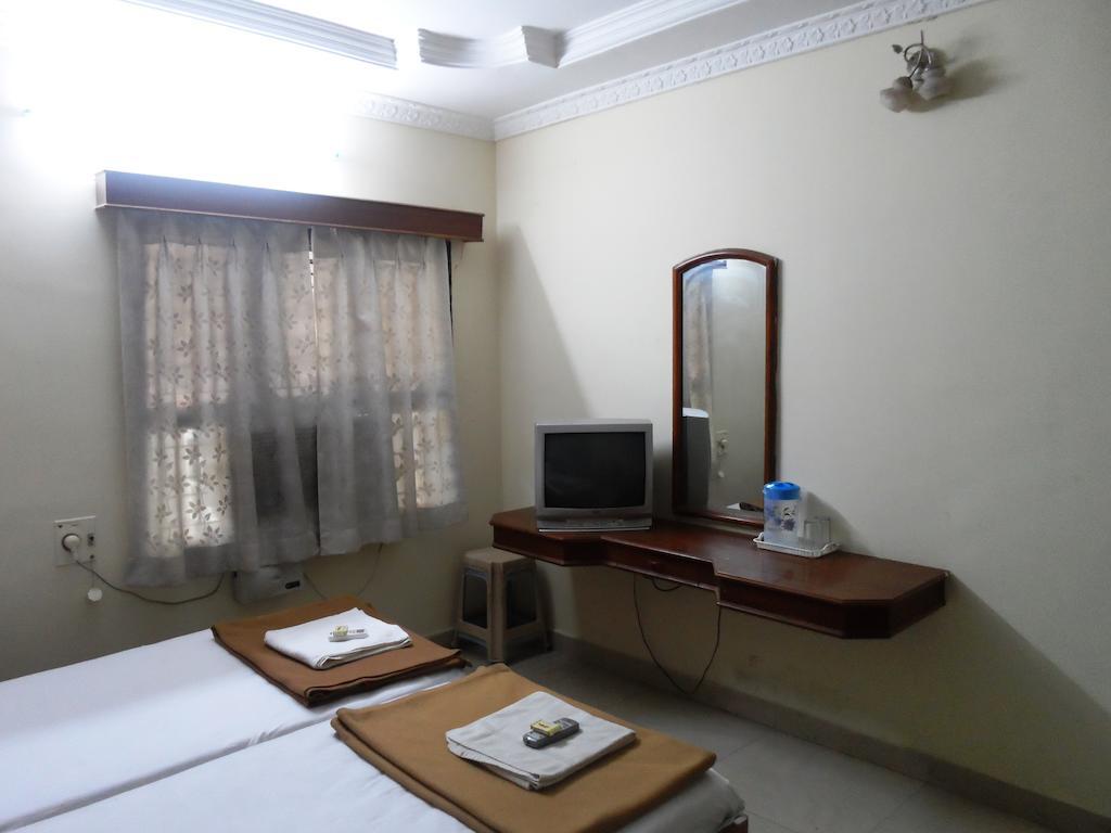Hotel Sunilkrishna Tirupati Pokoj fotografie