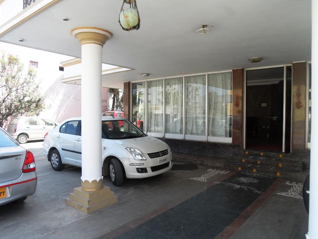 Hotel Sunilkrishna Tirupati Exteriér fotografie